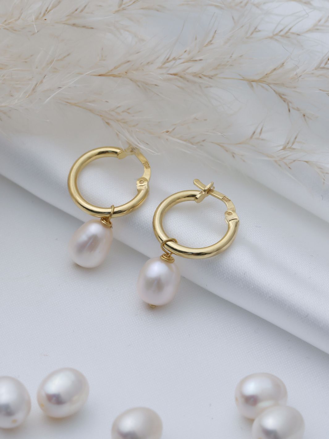 Gold Aphrodite Single Pearl Hoop Earrings